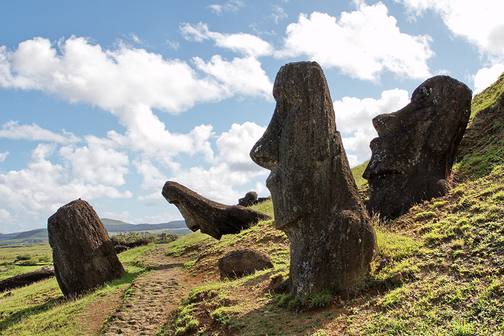 Моаи вулкана Рано-Рараку (Rano Raraku)